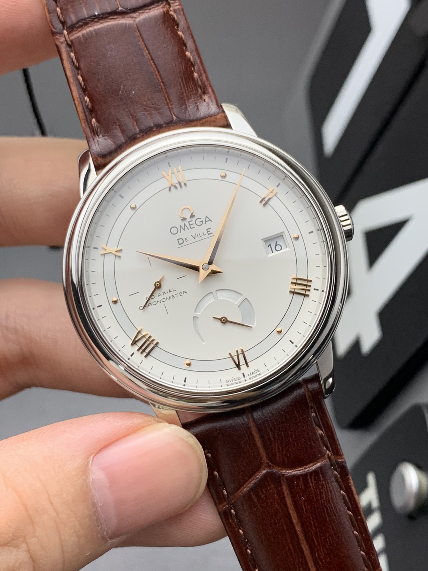 Omega 动显蝶飞