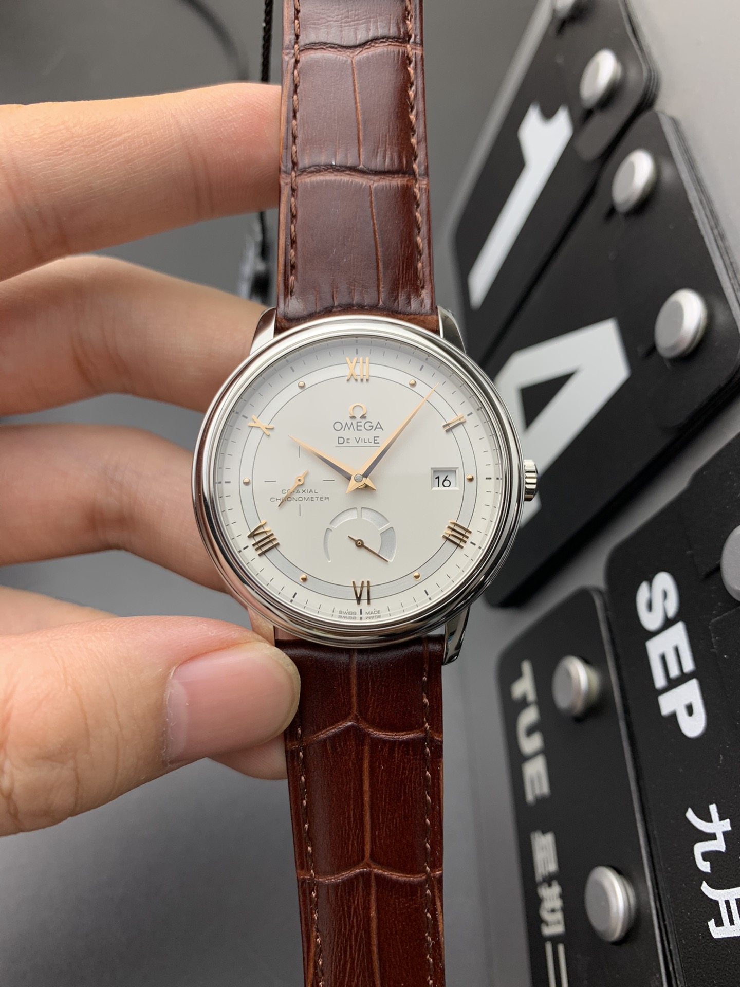 Omega 动显蝶飞
