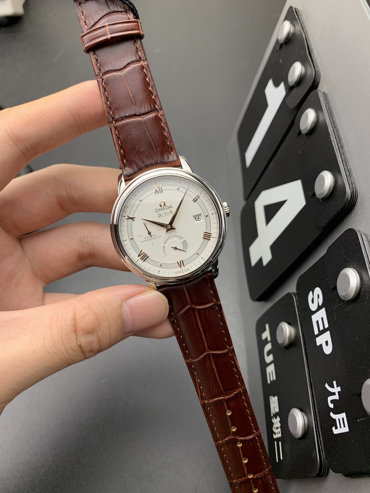 Omega 动显蝶飞