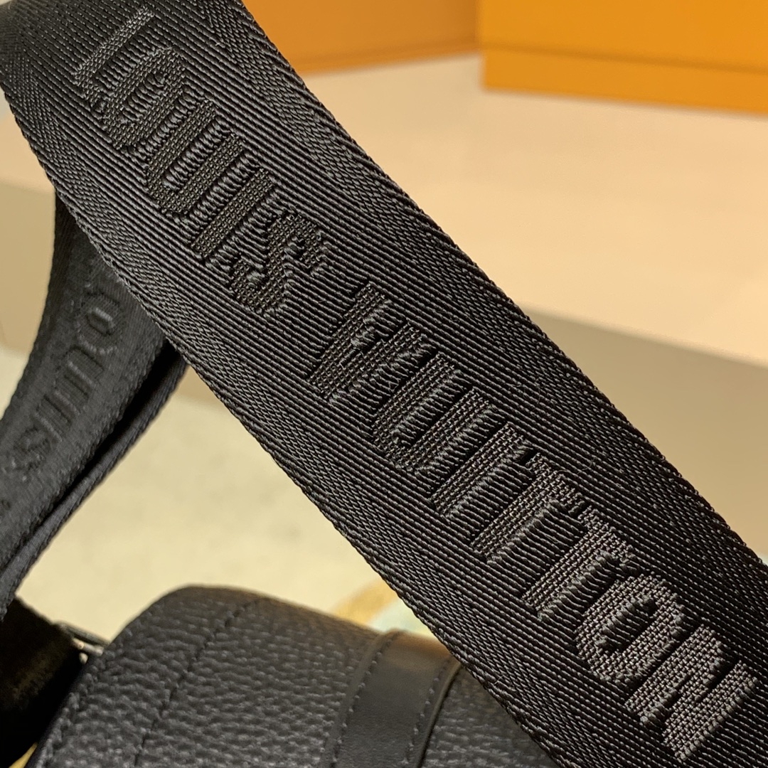 Louis Vuitton LV Christopher 邮差包 M58476