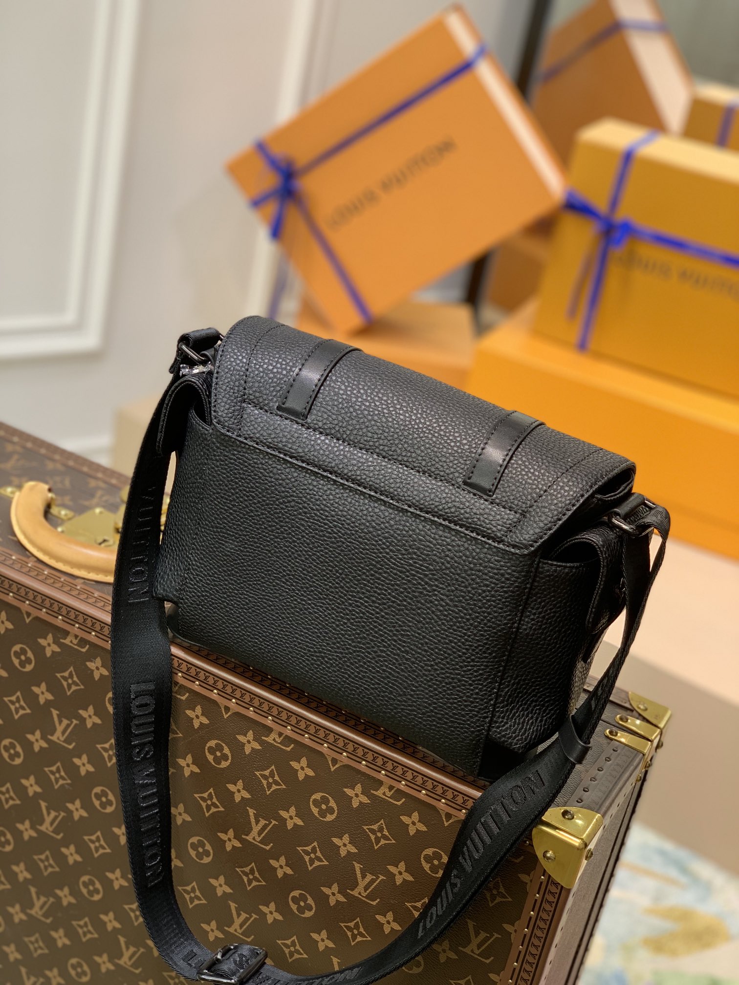 Louis Vuitton LV Christopher 邮差包 M58476