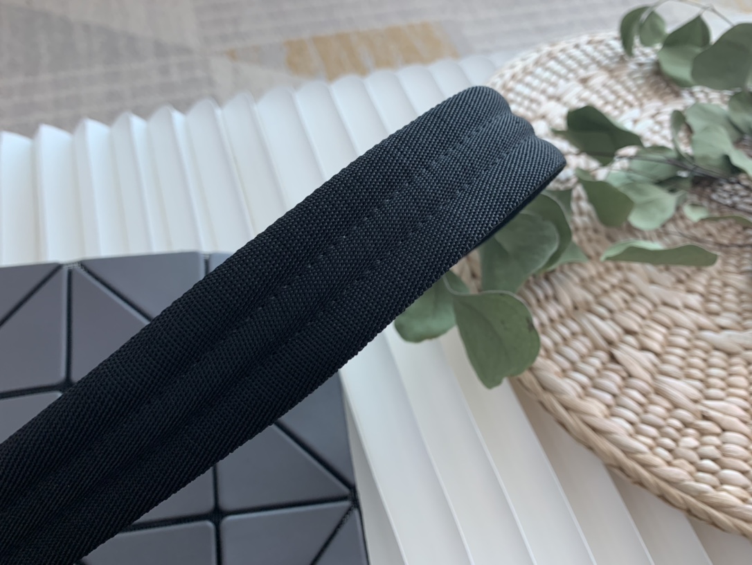 IsseyMiyake BAOBAO｜三宅一生情侣同款肩背包AG491