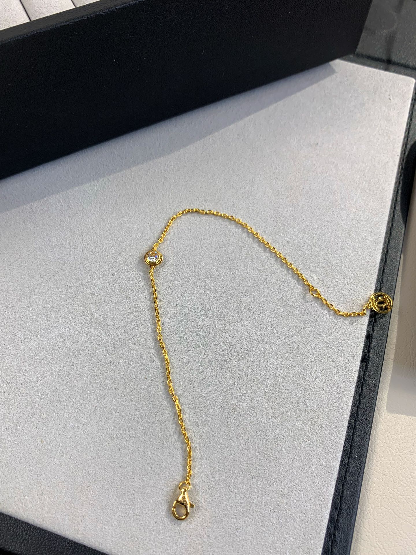 
love系列diamants legers单钻手链
俗称小飞碟单钻手链！爱啦！
🛸手链超级bling 