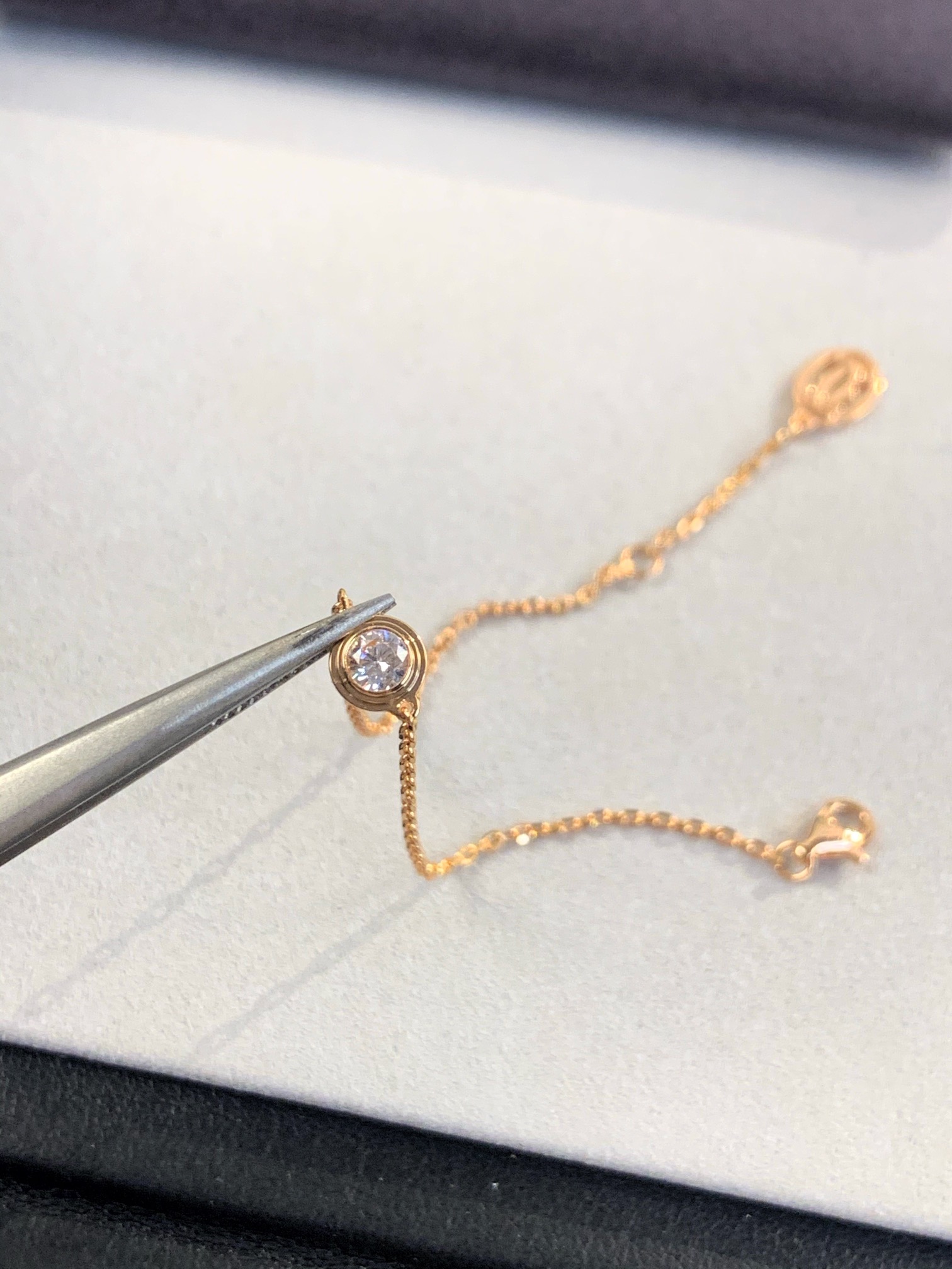
love系列diamants legers单钻手链
俗称小飞碟单钻手链！爱啦！
🛸手链超级bling 