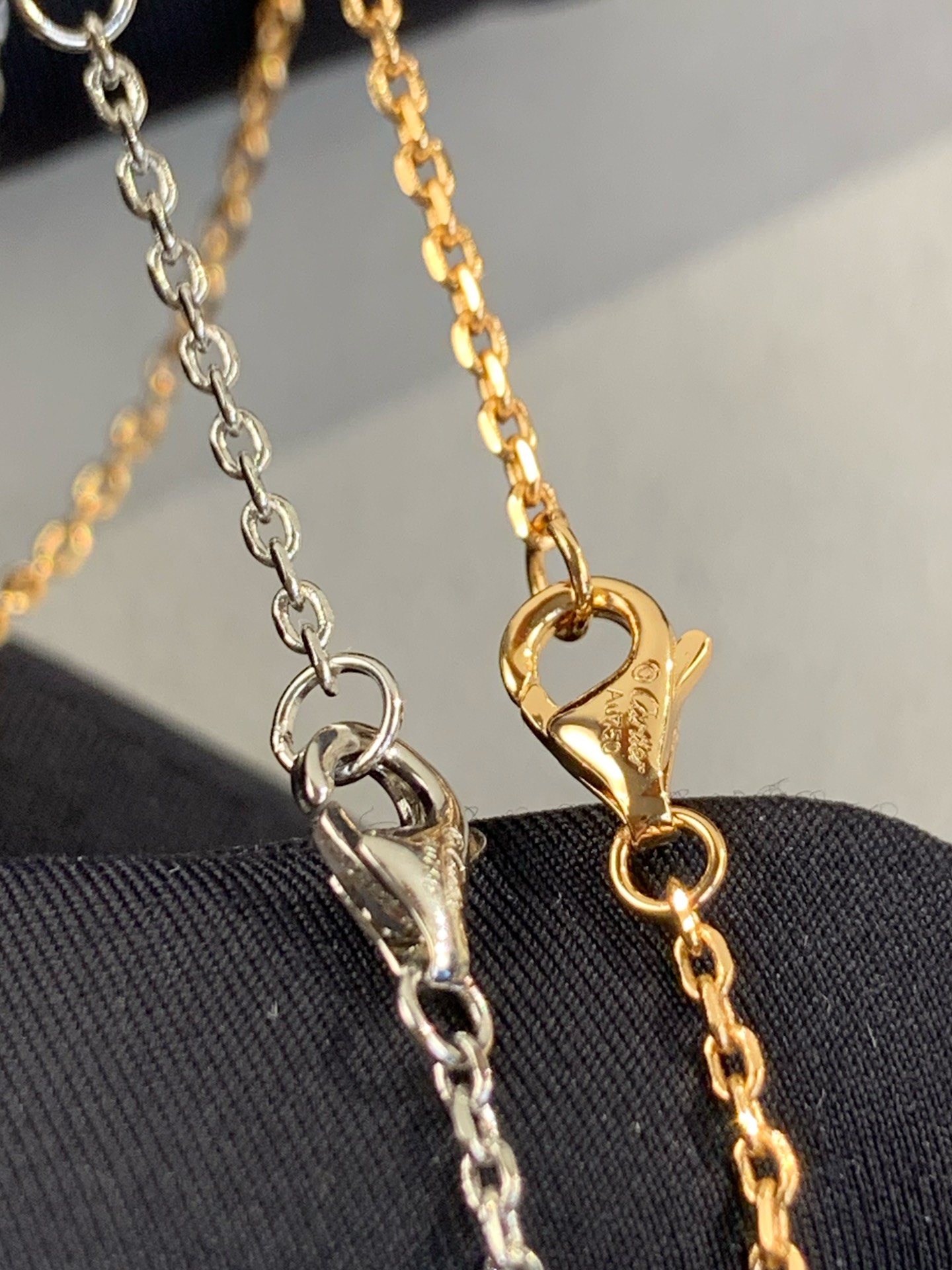
love系列diamants legers单钻手链
俗称小飞碟单钻手链！爱啦！
🛸手链超级bling 