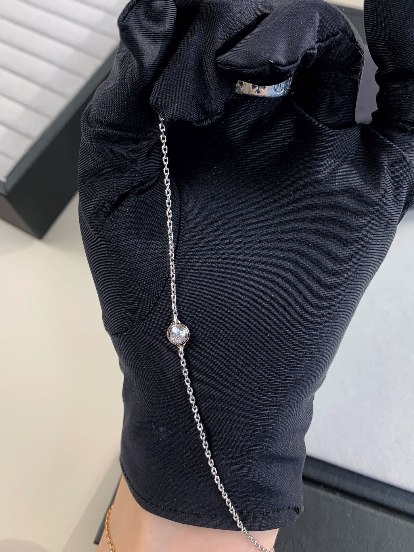 
love系列diamants legers单钻手链
俗称小飞碟单钻手链！爱啦！
🛸手链超级bling 