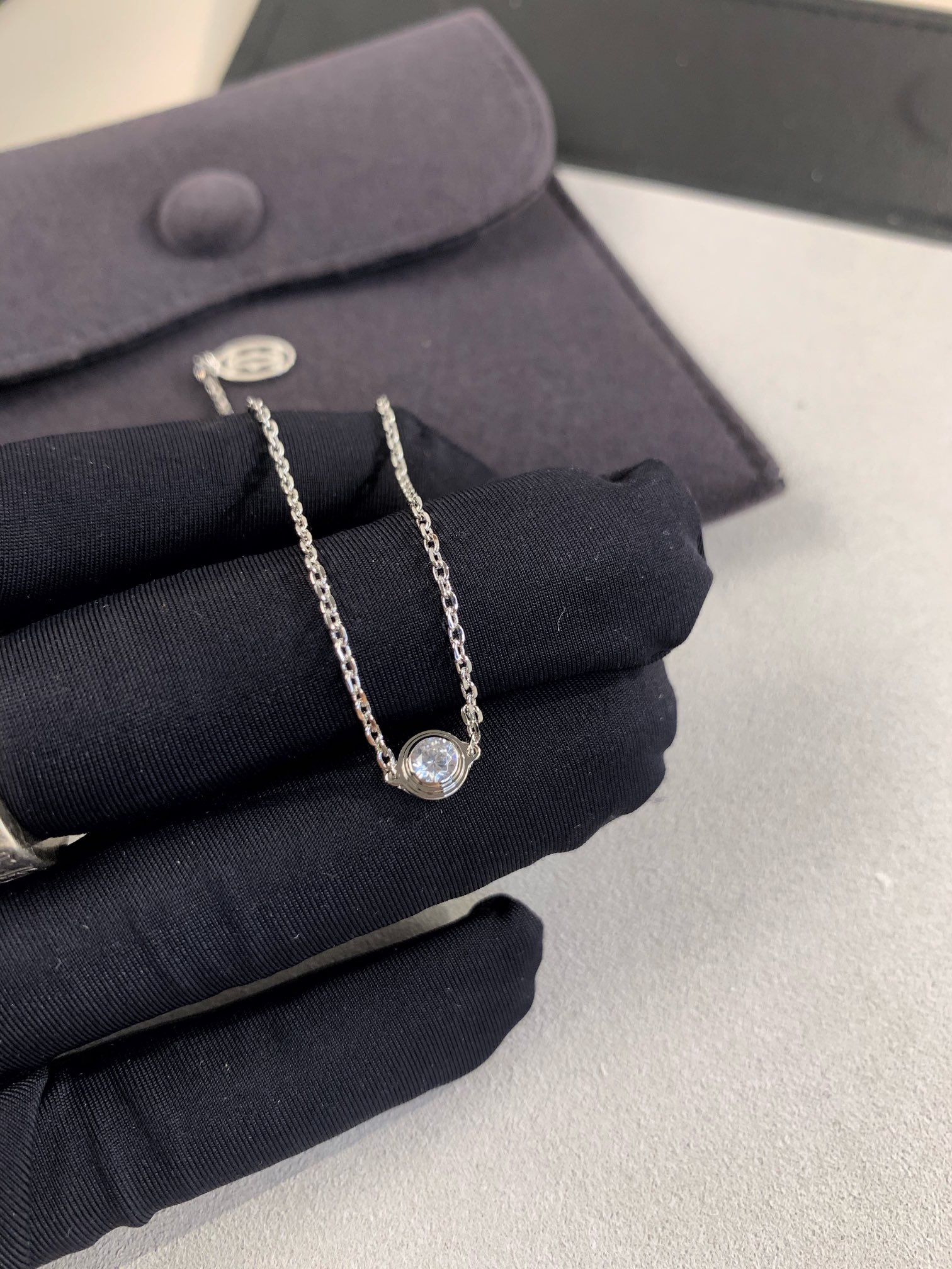 
love系列diamants legers单钻手链
俗称小飞碟单钻手链！爱啦！
🛸手链超级bling 