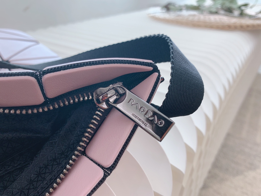 IsseyMiyake BAOBAO｜三宅一生情侣同款肩背包AG491