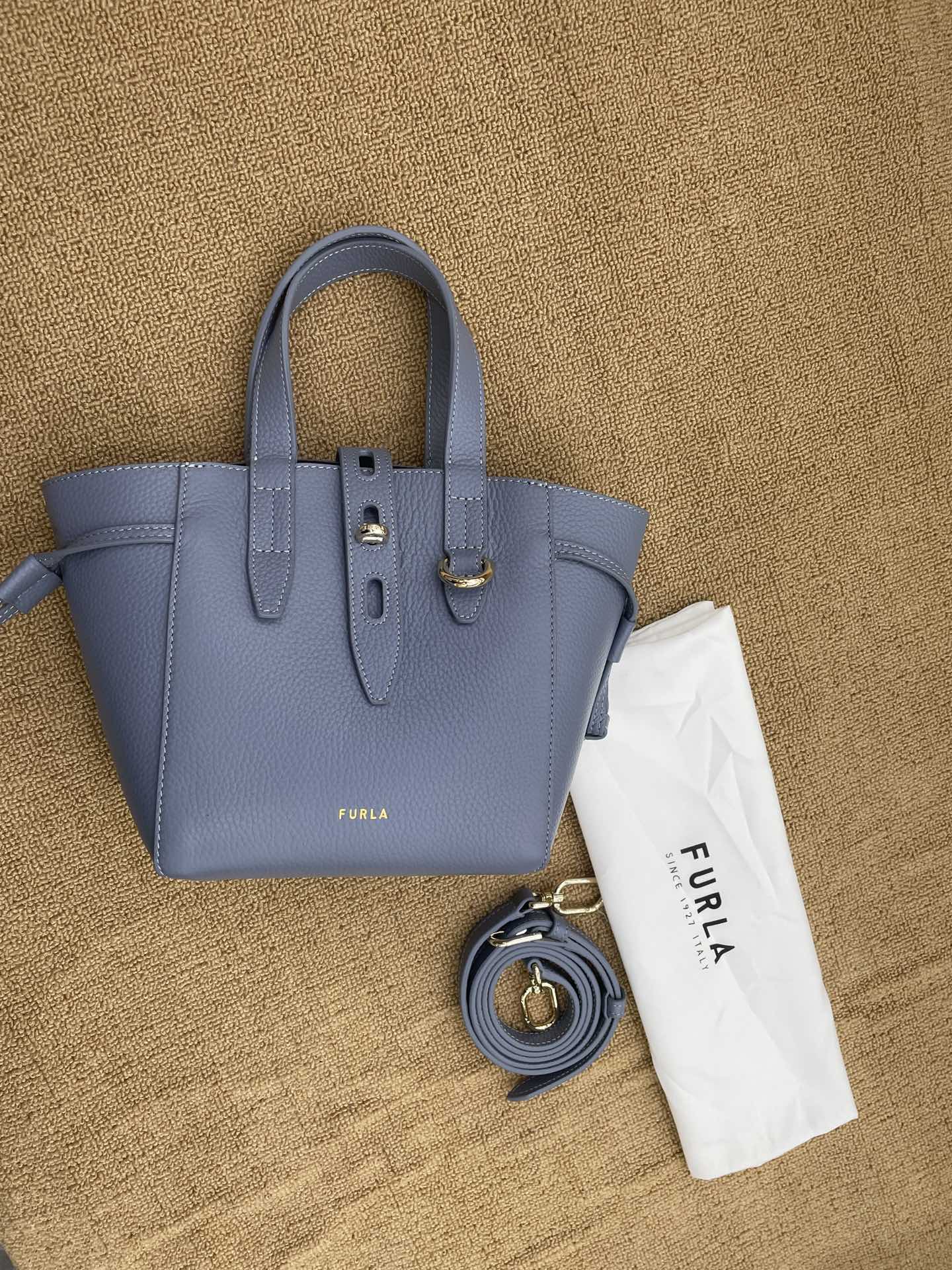 Furl'a Crossbody Handbags: Italian Design Meets Modern Affordability_voghion.com