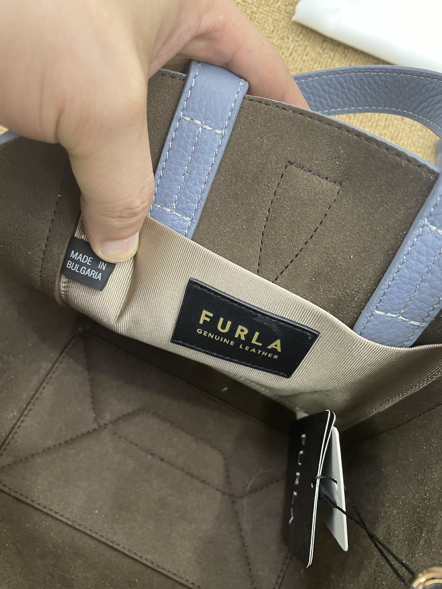 Furl'a Crossbody Handbags: Italian Design Meets Modern Affordability_voghion.com