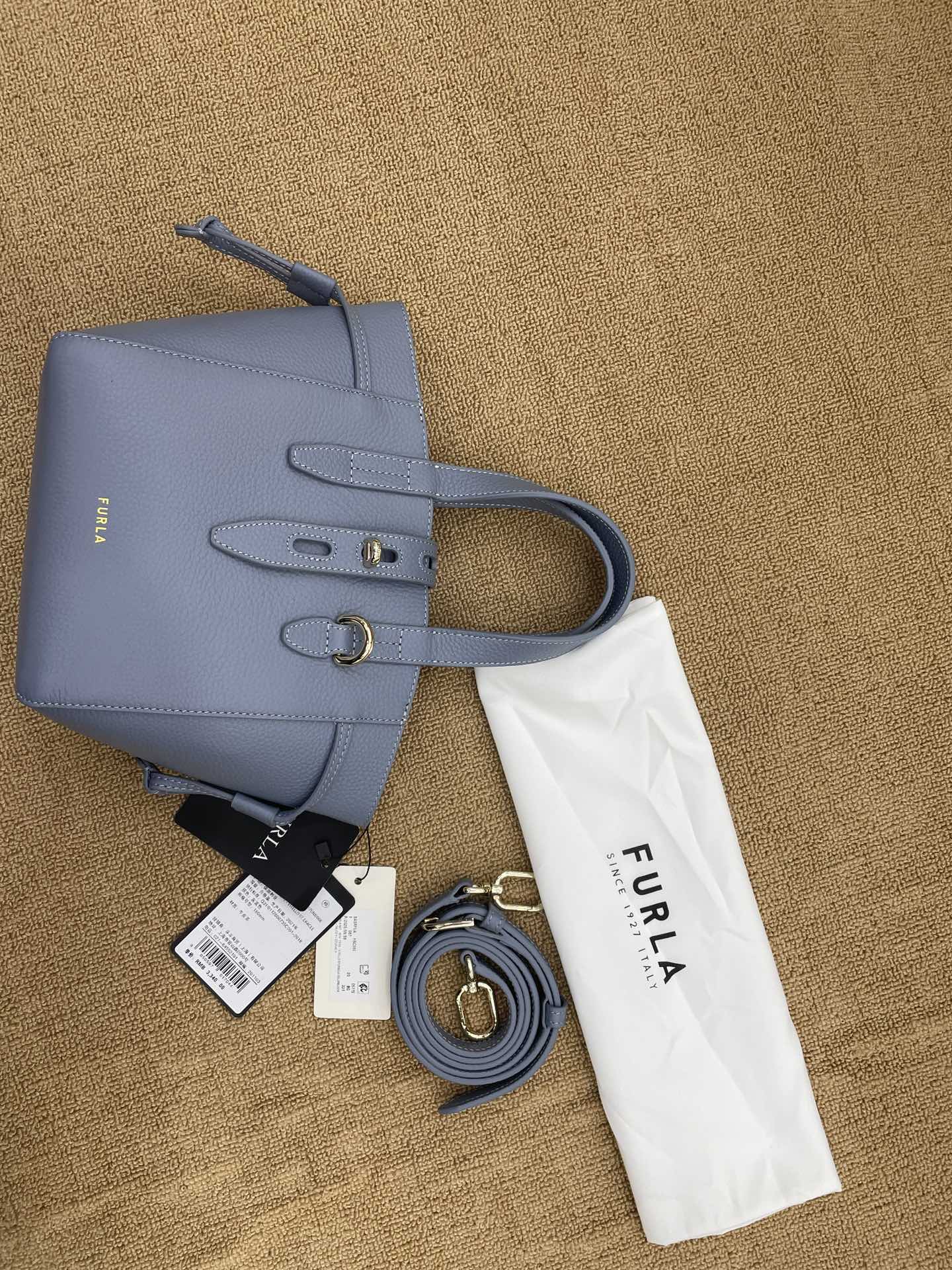 Furl'a Crossbody Handbags: Italian Design Meets Modern Affordability_voghion.com