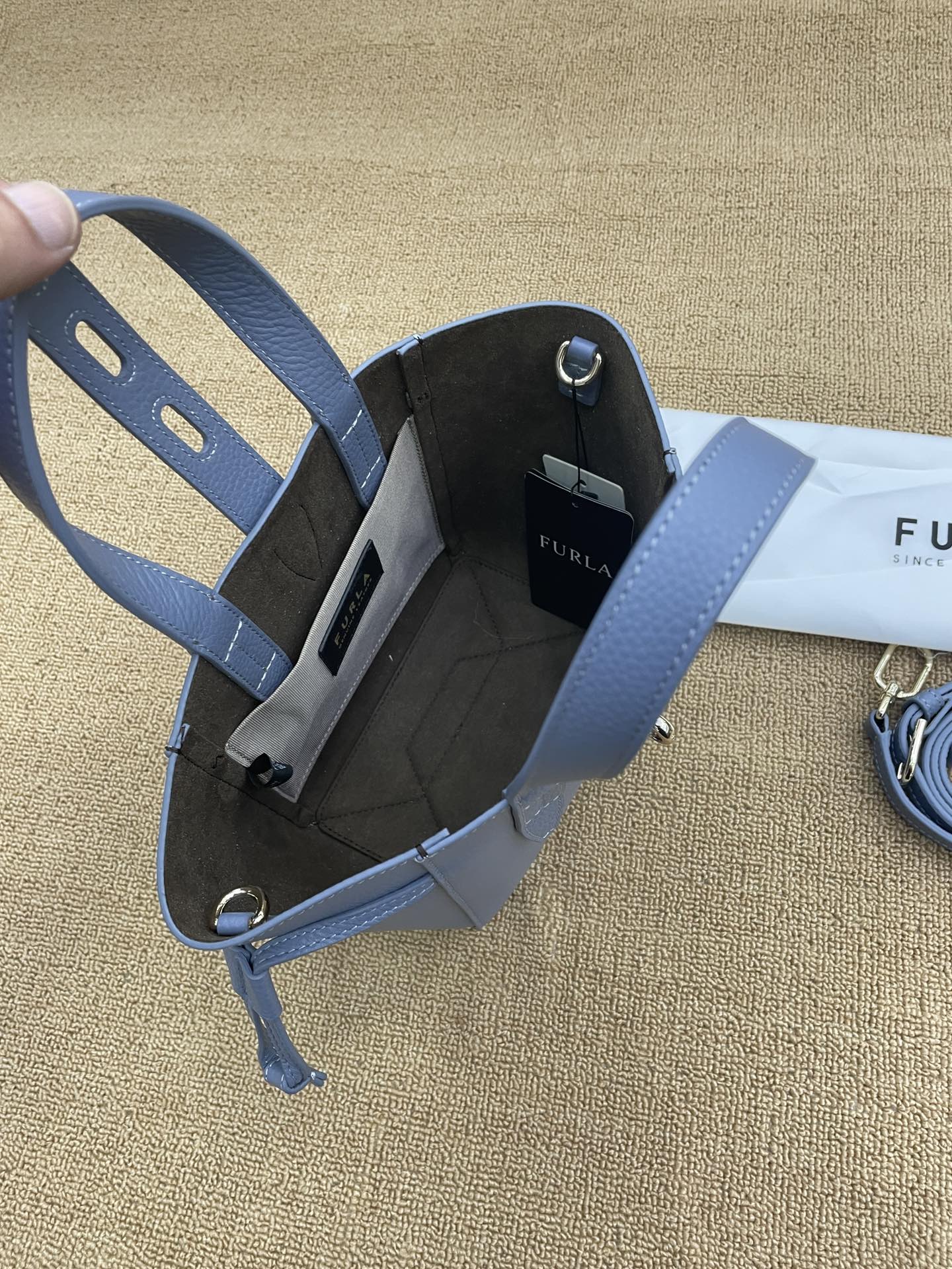 Furl'a Crossbody Handbags: Italian Design Meets Modern Affordability_voghion.com