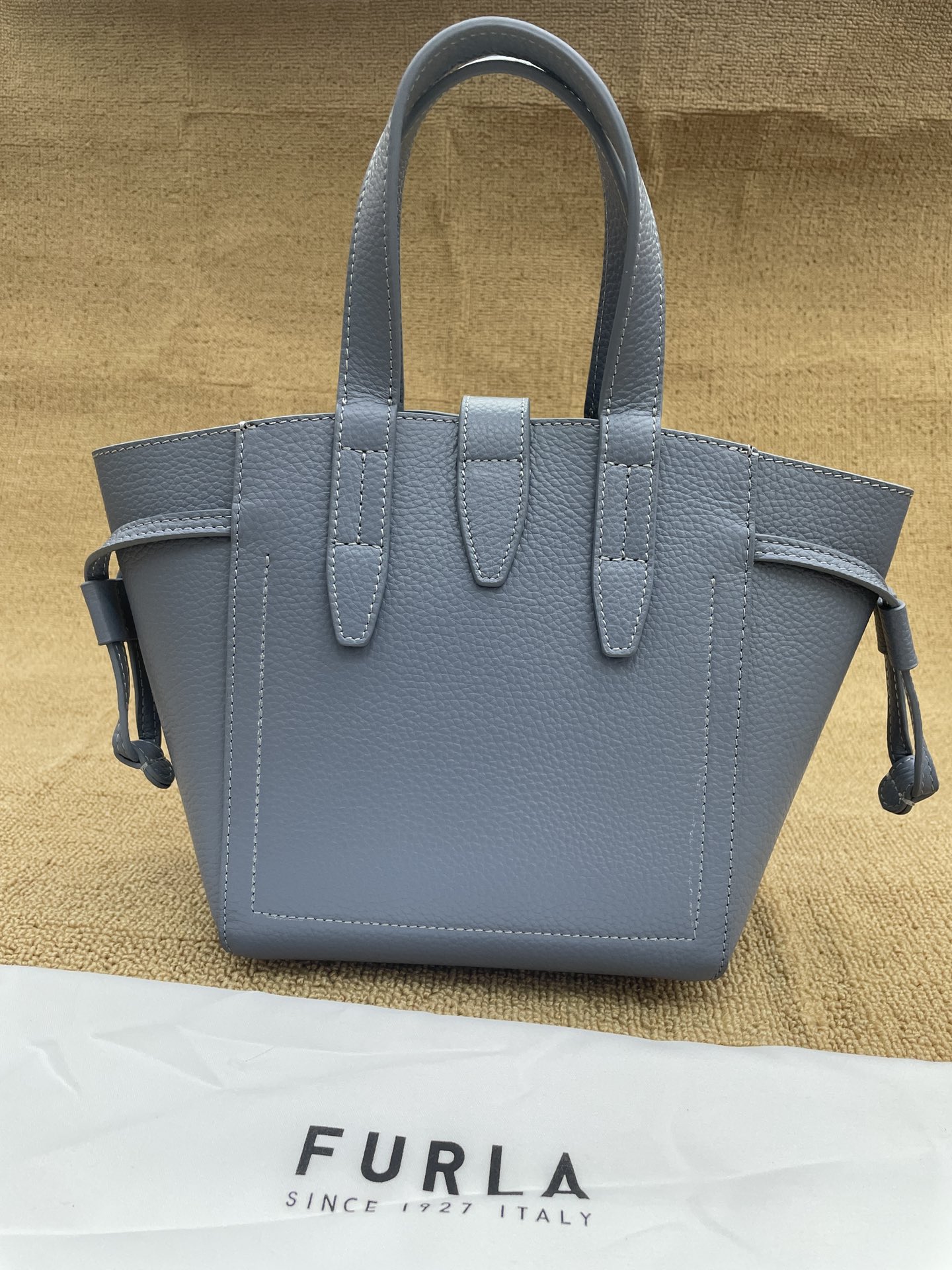 Furl'a Crossbody Handbags: Italian Design Meets Modern Affordability_voghion.com