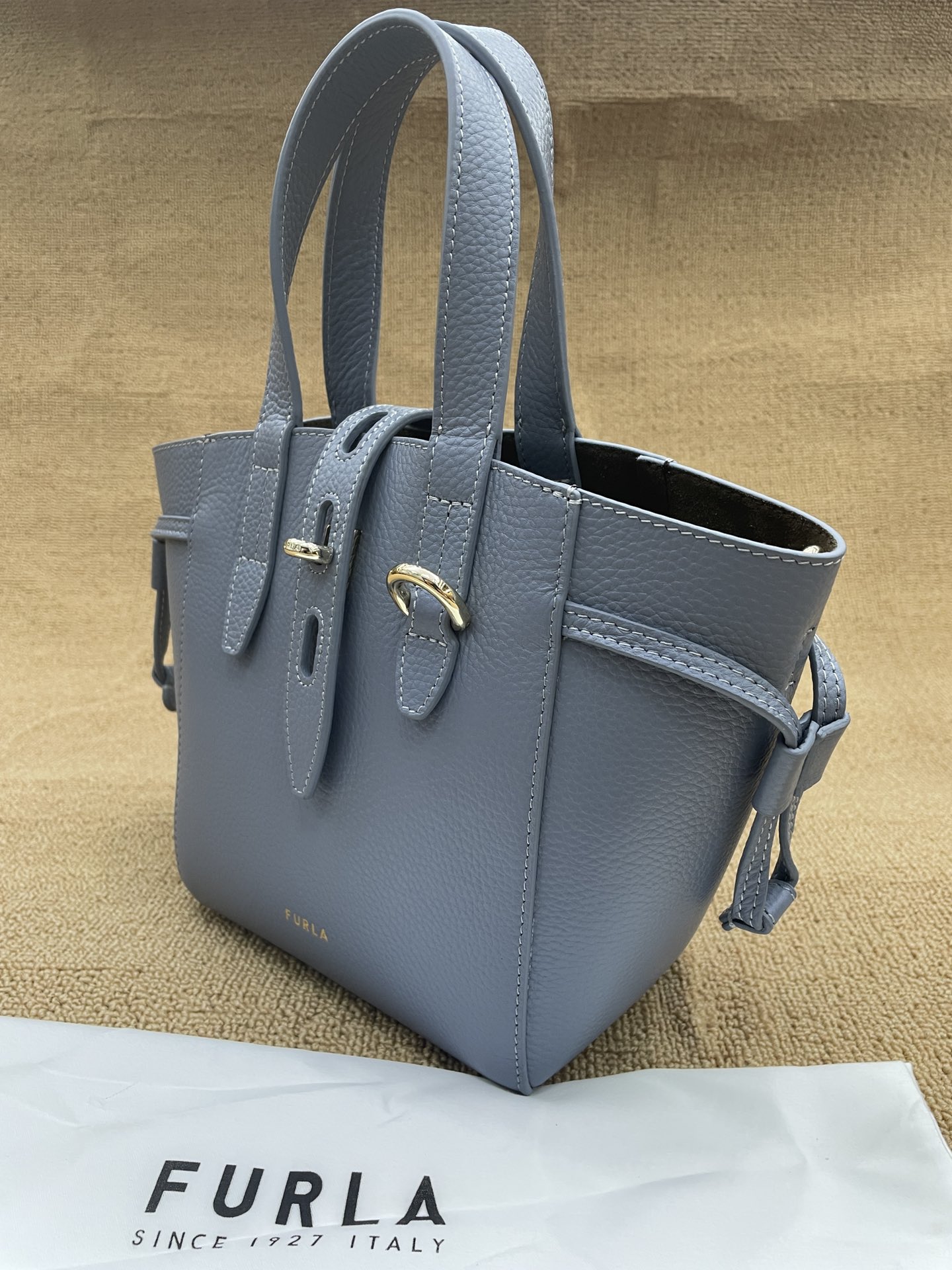 Furl'a Crossbody Handbags: Italian Design Meets Modern Affordability_voghion.com