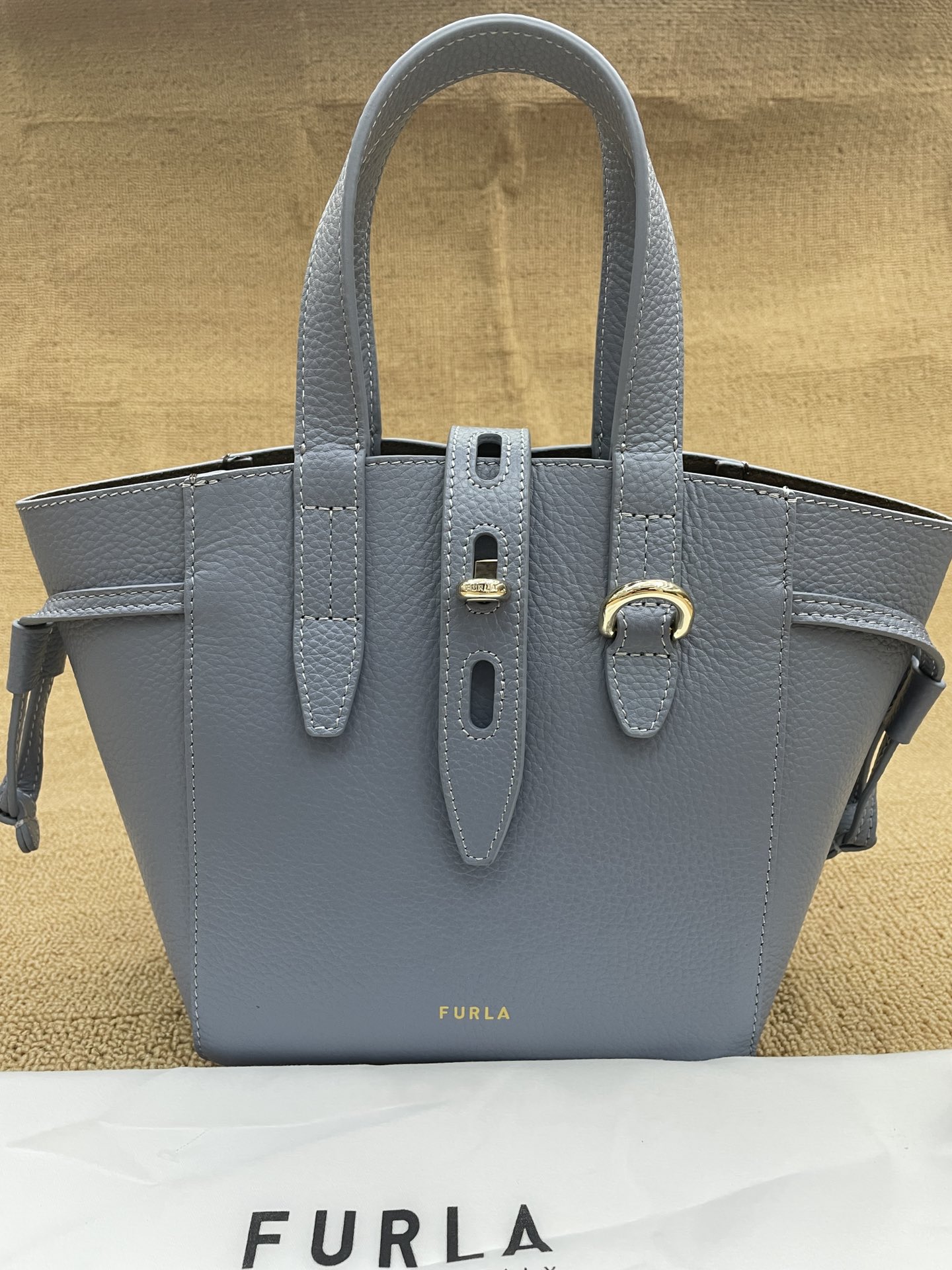 Furl'a Crossbody Handbags: Italian Design Meets Modern Affordability_voghion.com