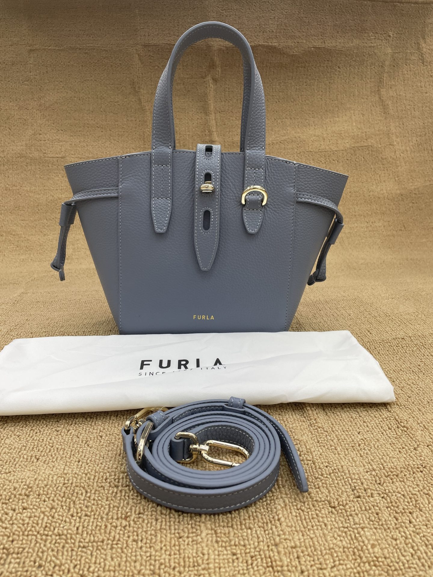 Furl'a Crossbody Handbags: Italian Design Meets Modern Affordability_voghion.com
