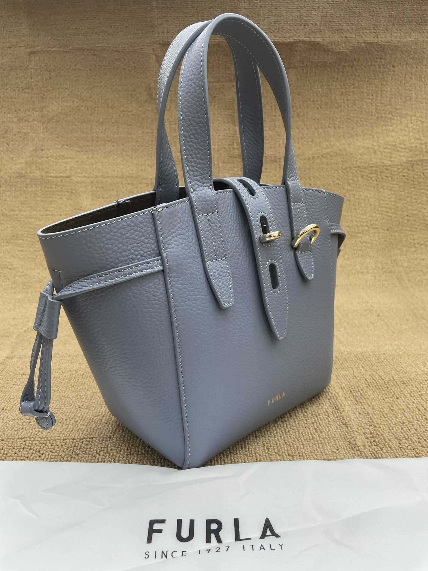 Furl'a Crossbody Handbags: Italian Design Meets Modern Affordability_voghion.com