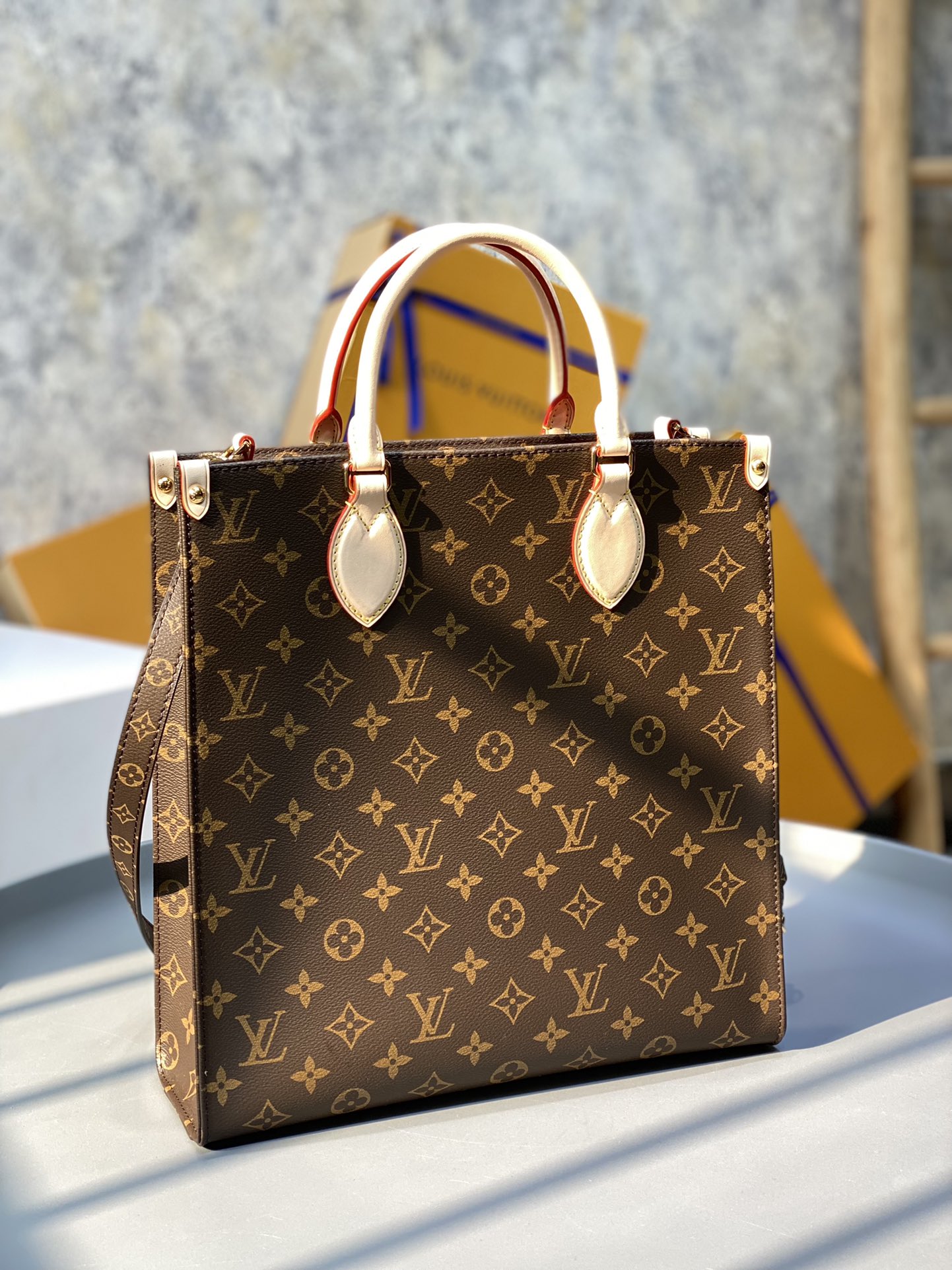 NO:176309,SAC LAT Medium Handbag M45848 Classic Sac lat Medium Handbags Integrate contemporary trends Monogram canvas with leather trim Interior zipper bag Top handle and removable shoulder strap for handheld shoulder and crossbody experience size30x32x10cm,19860909SAC LAT 中号手袋 M45848 经典 Sac lat 中号手袋融入当代潮流 Monogram 帆布搭配皮革饰边 内设拉链袋 顶部手柄和可拆卸肩带实现手提 肩背和斜挎体验 size30x32x10cm,,Bag