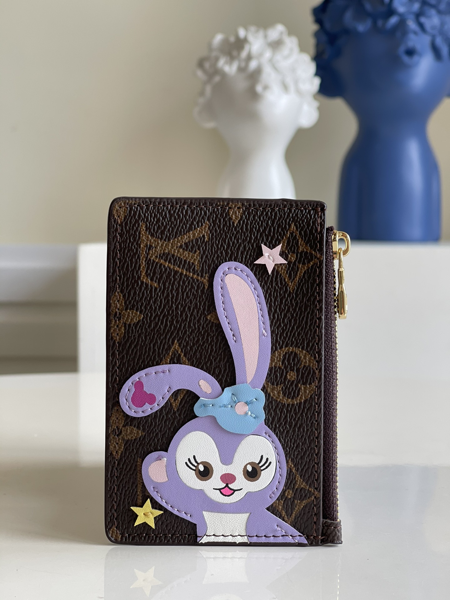 NO:397683,【Exclusive real photo Xingdailu coin wallet】 Monogram canvas card holder, simple and fashionable design, can be easily placed in clothes pockets. It has three mezzanines, which can be placed in credit cards, ride cards or business cards, etc.z. 190, LV [original leather], louis vuitton, wallets19860909【独家实拍 星黛露零钱包】Monogram 帆布制卡片夹,设计简约而时髦,可轻易放入衣服口袋. 设有三个夹层,可供放置信用卡、乘车卡或名片等.z. 190,LV【原厂皮】,louis vuitton,wallets,Bag