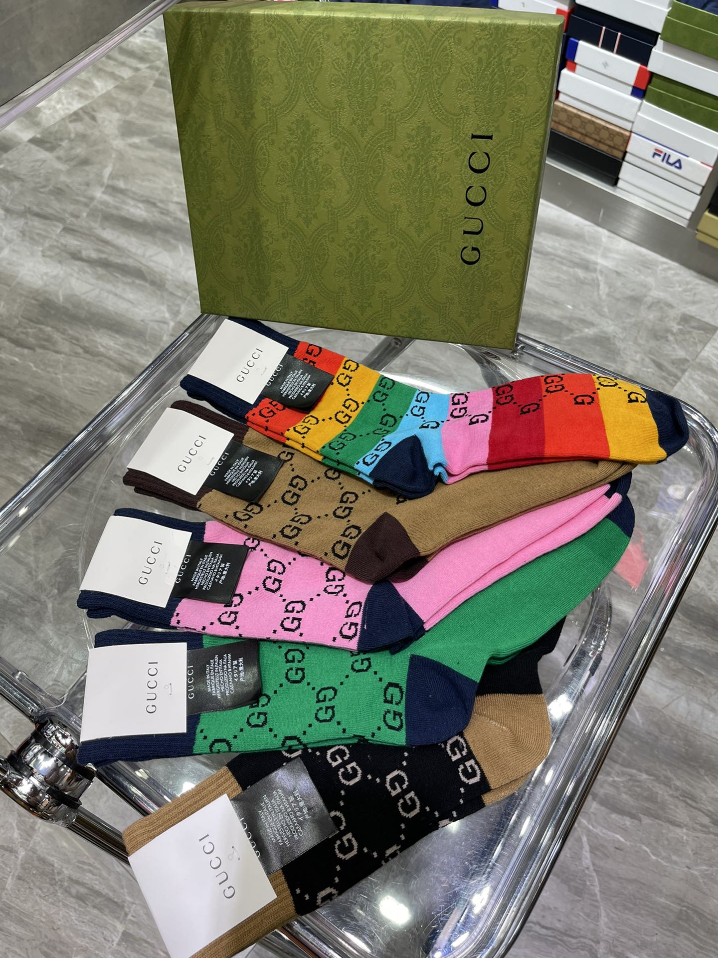 💛配专柜包装
GUCCI（古驰）新款中长款堆堆袜袜子！一盒五双，专柜同步筒袜袜子，💛大牌出街，潮人必备。