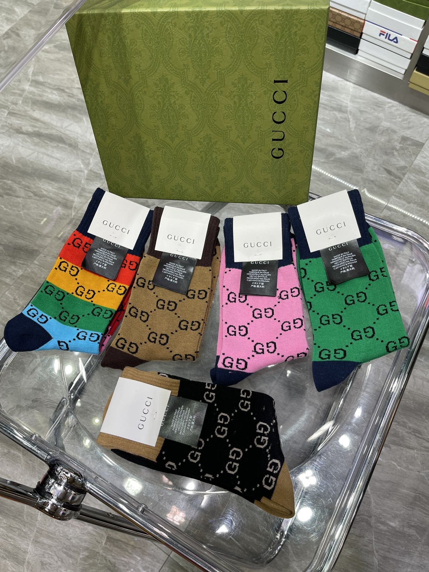 💛配专柜包装
GUCCI（古驰）新款中长款堆堆袜袜子！一盒五双，专柜同步筒袜袜子，💛大牌出街，潮人必备。