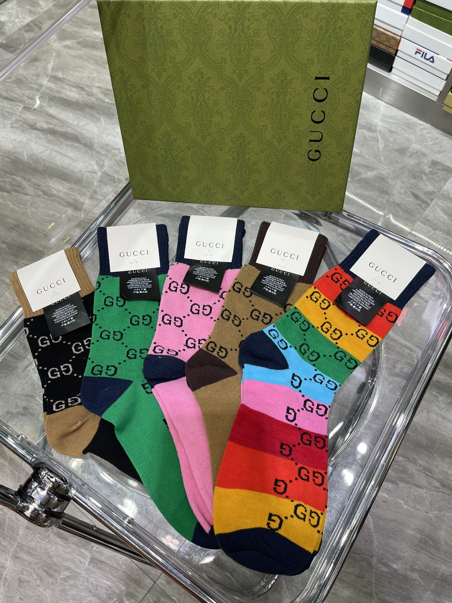 💛配专柜包装
GUCCI（古驰）新款中长款堆堆袜袜子！一盒五双，专柜同步筒袜袜子，💛大牌出街，潮人必备。