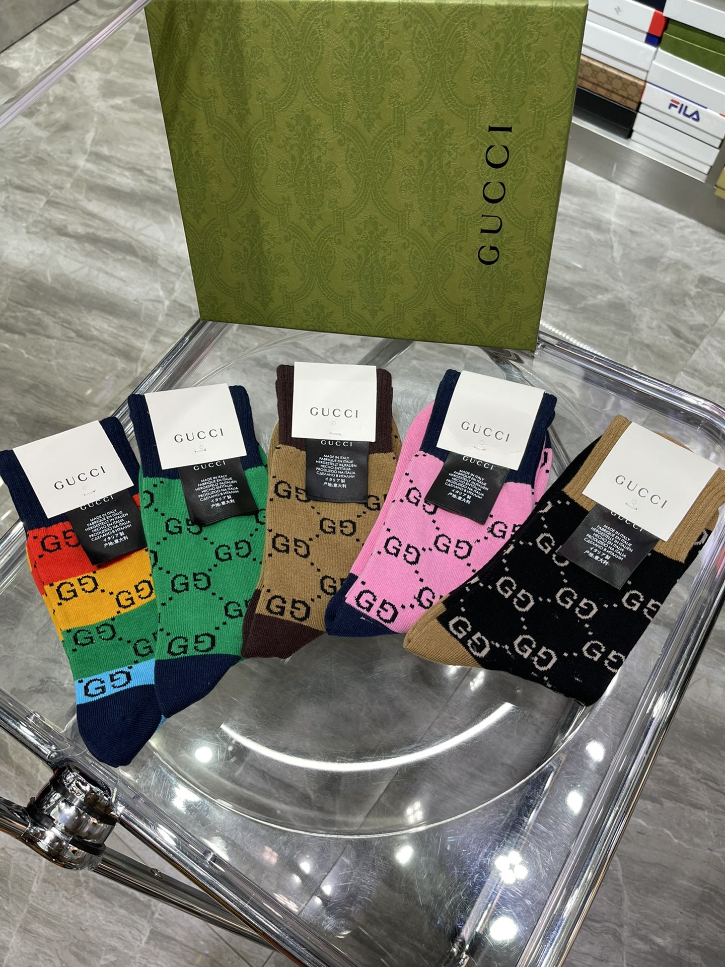 💛配专柜包装
GUCCI（古驰）新款中长款堆堆袜袜子！一盒五双，专柜同步筒袜袜子，💛大牌出街，潮人必备。