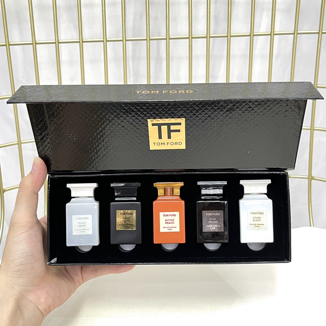 Tom Ford Perfume Miniature Set - 5 x 7.5ml Eau de Parfum Collection 4 i1631663918 3504 3