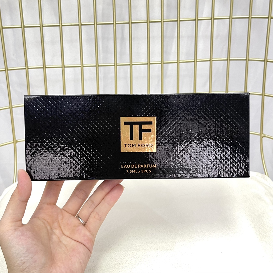 Tom Ford Perfume Miniature Set - 5 x 7.5ml Eau de Parfum Collection 1 i1631663918 8356 0