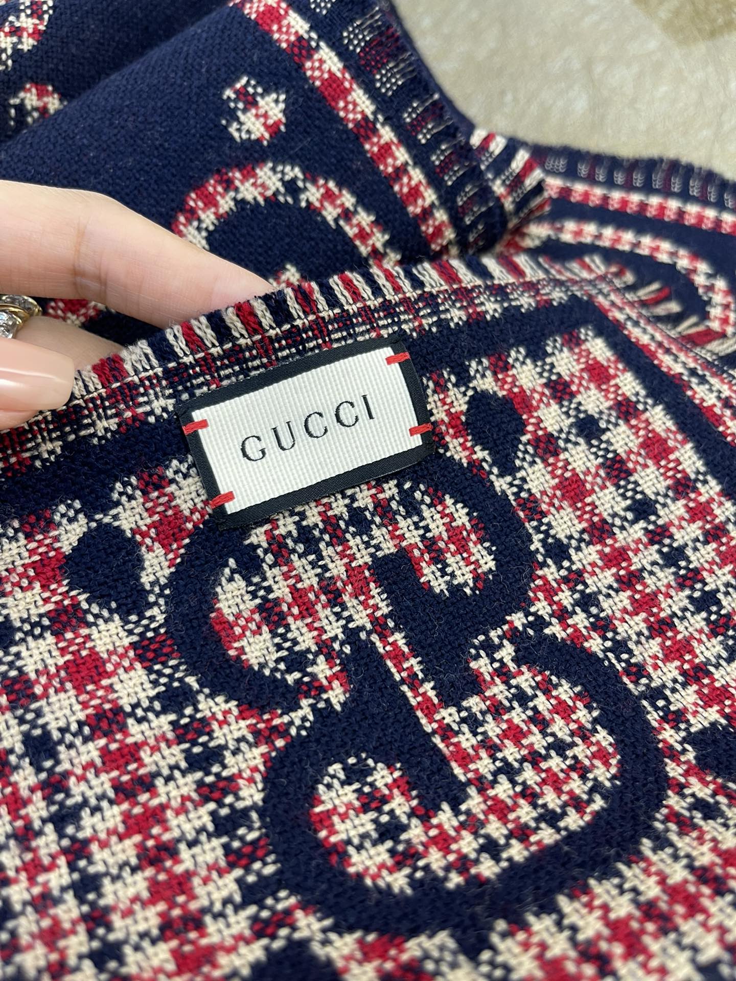 GUCCI古驰经典GG图案100%羊毛长巾