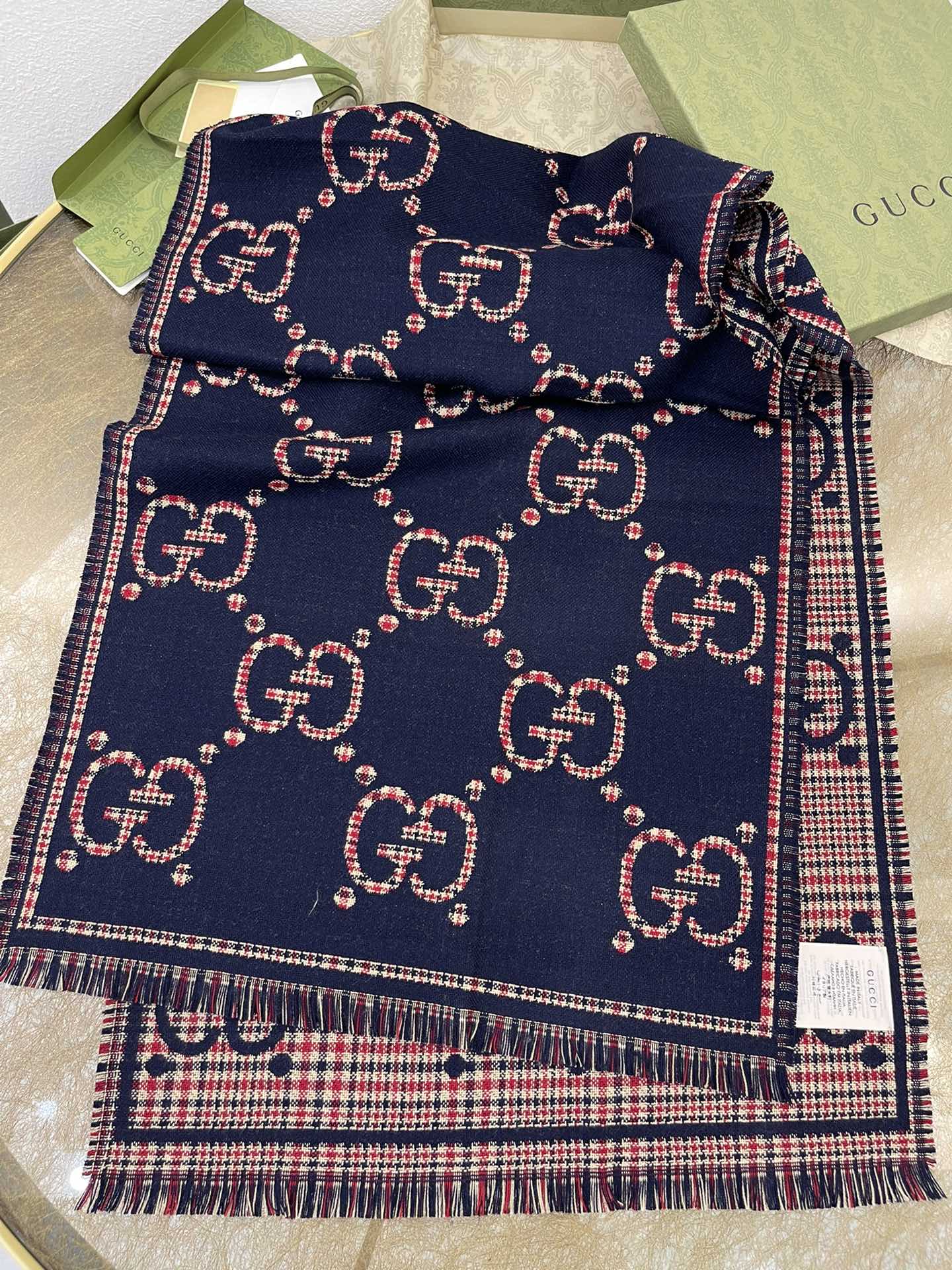 GUCCI古驰经典GG图案100%羊毛长巾