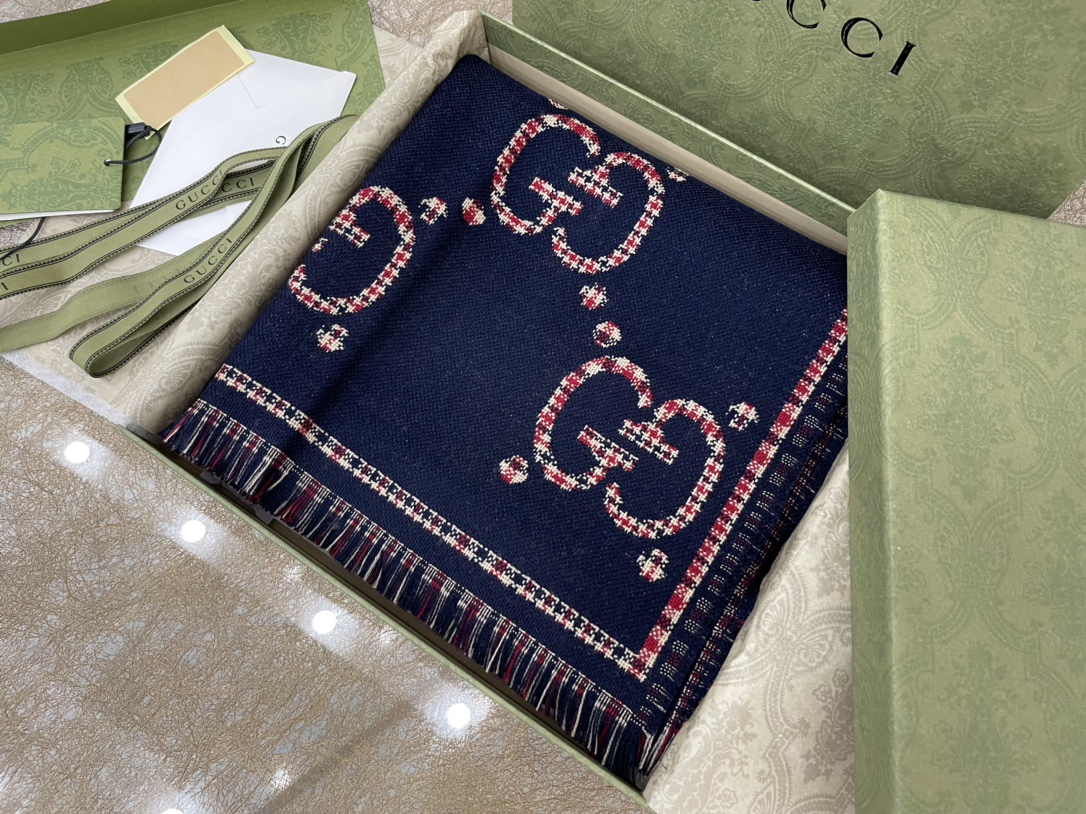GUCCI古驰经典GG图案100%羊毛长巾