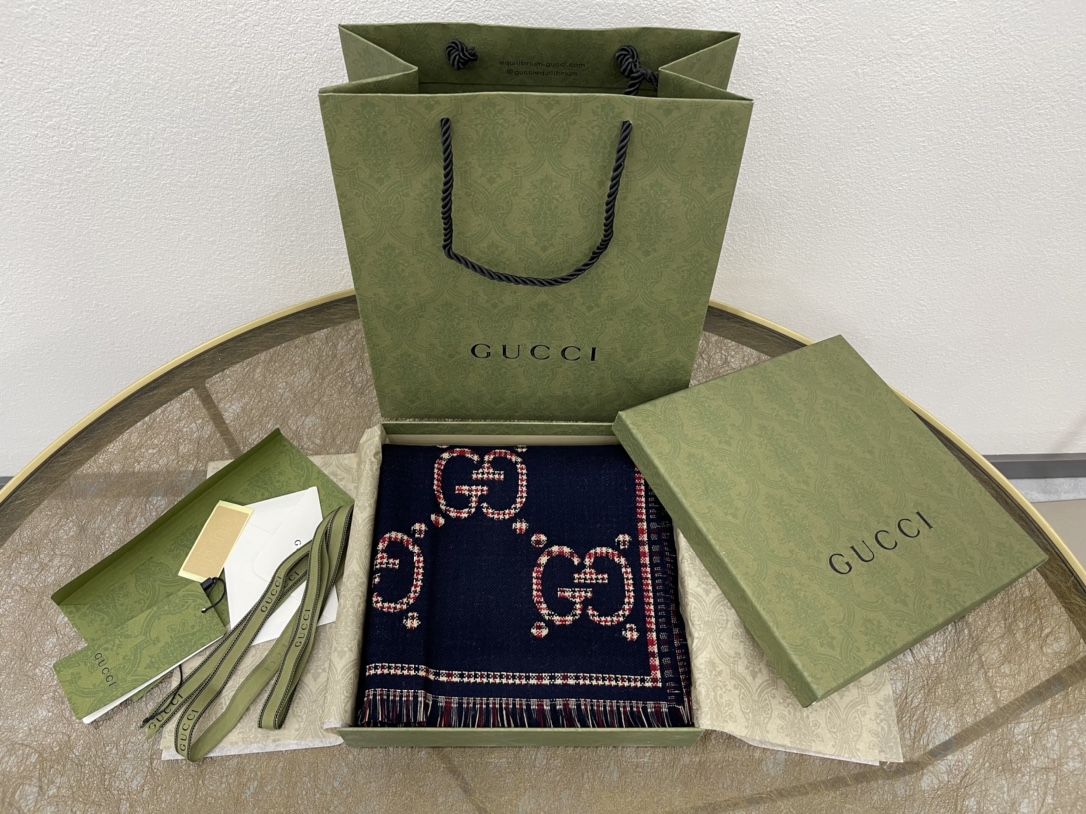 GUCCI古驰经典GG图案100%羊毛长巾