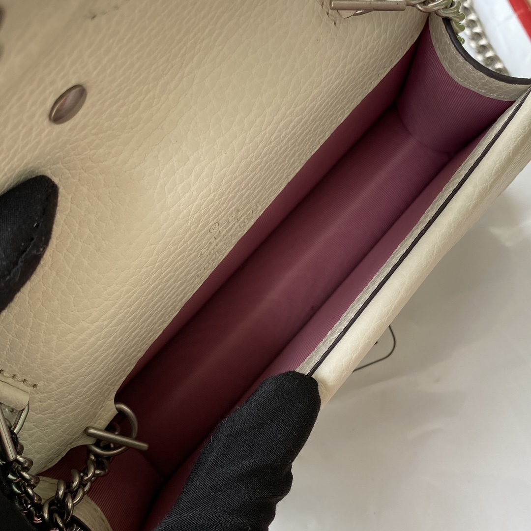 Gucci Bag Collection crafted with premium materials and signature design 4
