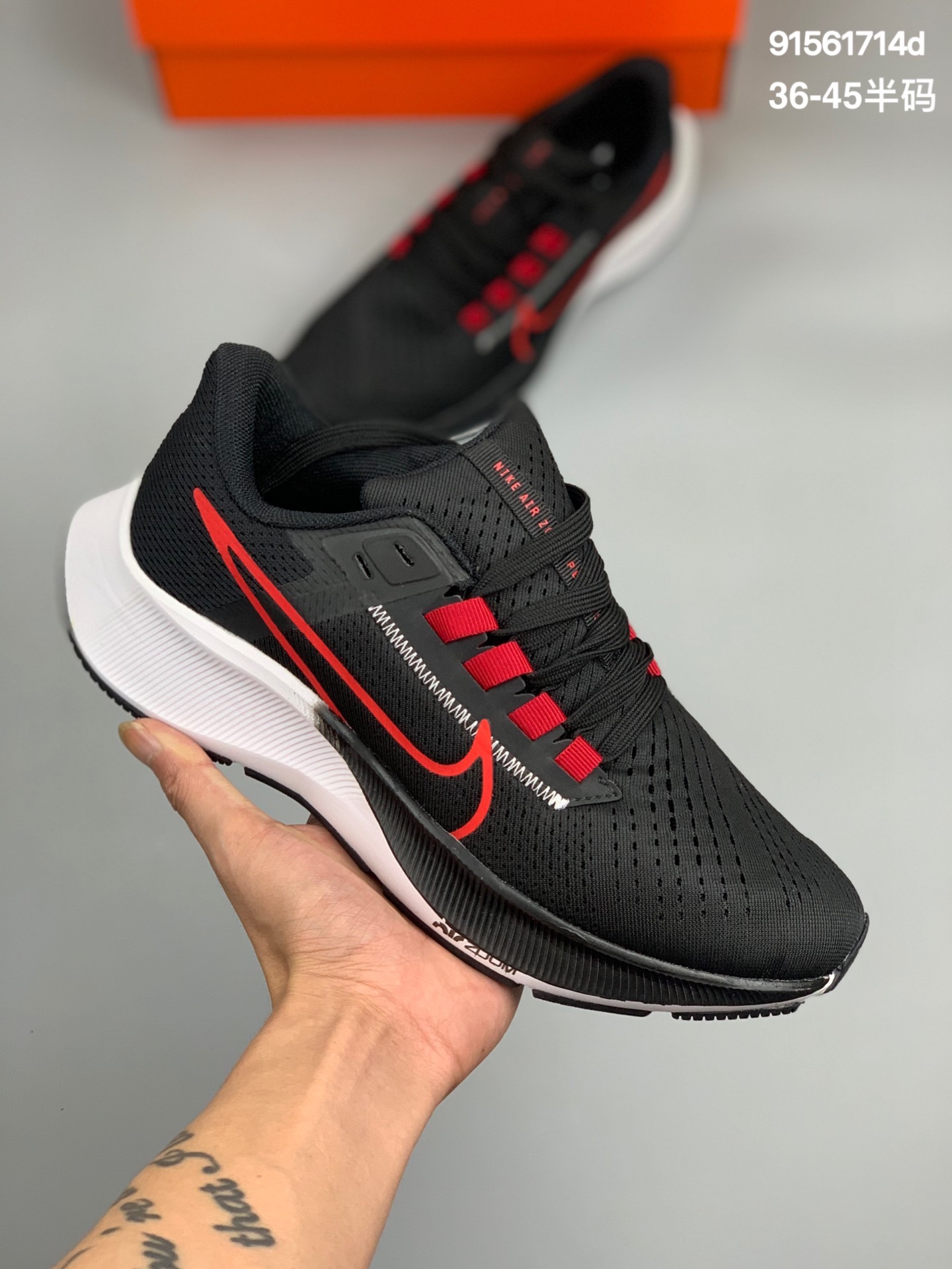 
登月38 飞马38 Air Zoom Pegasus 38 跑鞋自问世以来始终深受跑者的信赖 全新 Air Zoom Pegasus 38 对中足贴合感进行了细节调整 并沿袭Pegasus 37前足的Zoom Air气垫设计 带来出色的回弹迈步体验 简而言之：Pegasus 38既实现了Pegasus系列对舒适体验和出众性能的一贯承诺 同时也通过循序渐进的升级精进 帮助每一位运动员在刻苦训练中挑战自我 尽情畅跑 货号：CW7358-101
尺码:36-45半码
 编码:91561714d