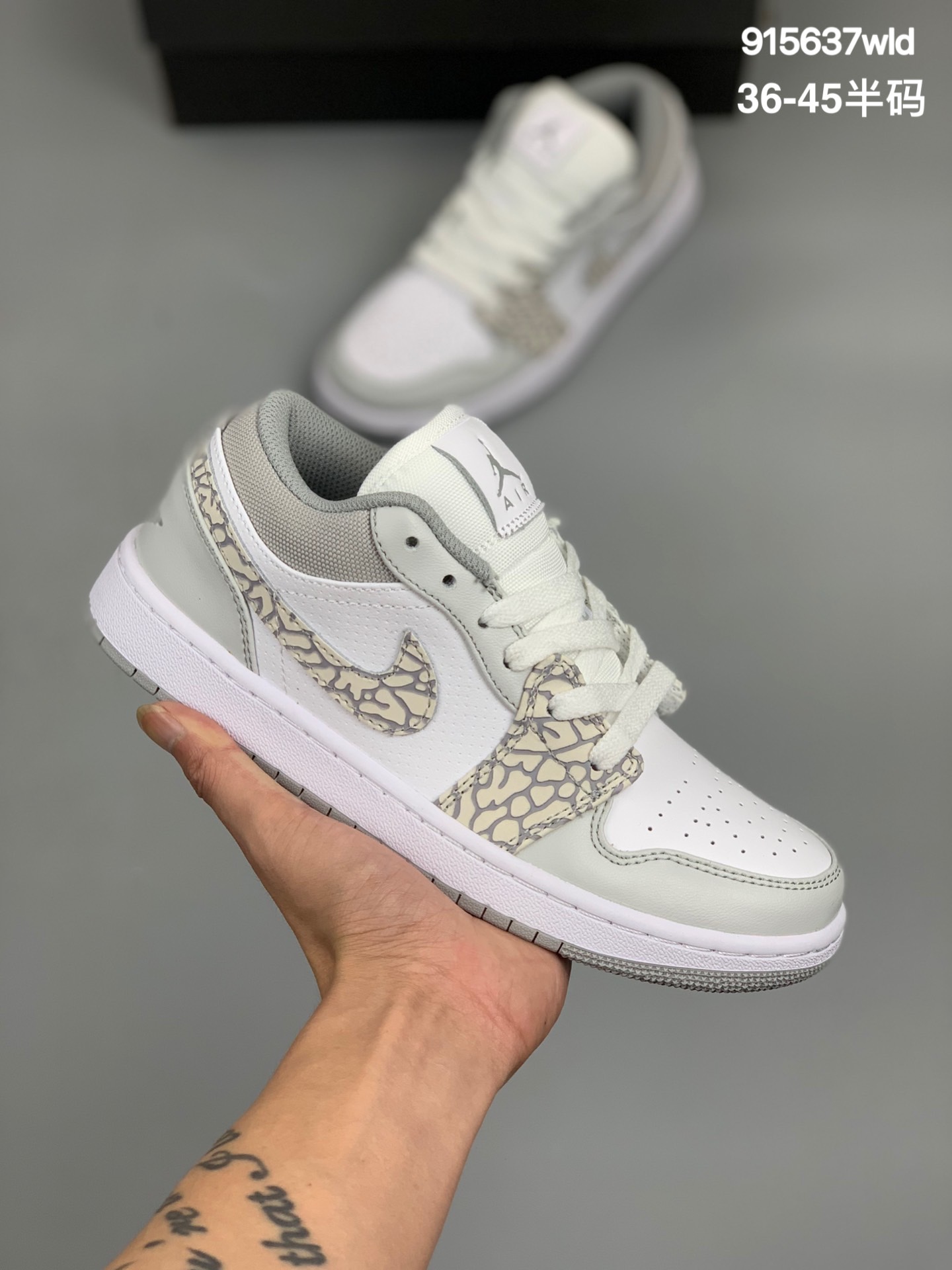 
真标带半码 Air Jordan 1 Low AJ1乔1低帮文化篮球鞋 DN6999-100 尺码：36 36.5 37.5 38 38.5 39 40 40.5 41 42 42.5 43 44 44.5 45 
编号：915637wld