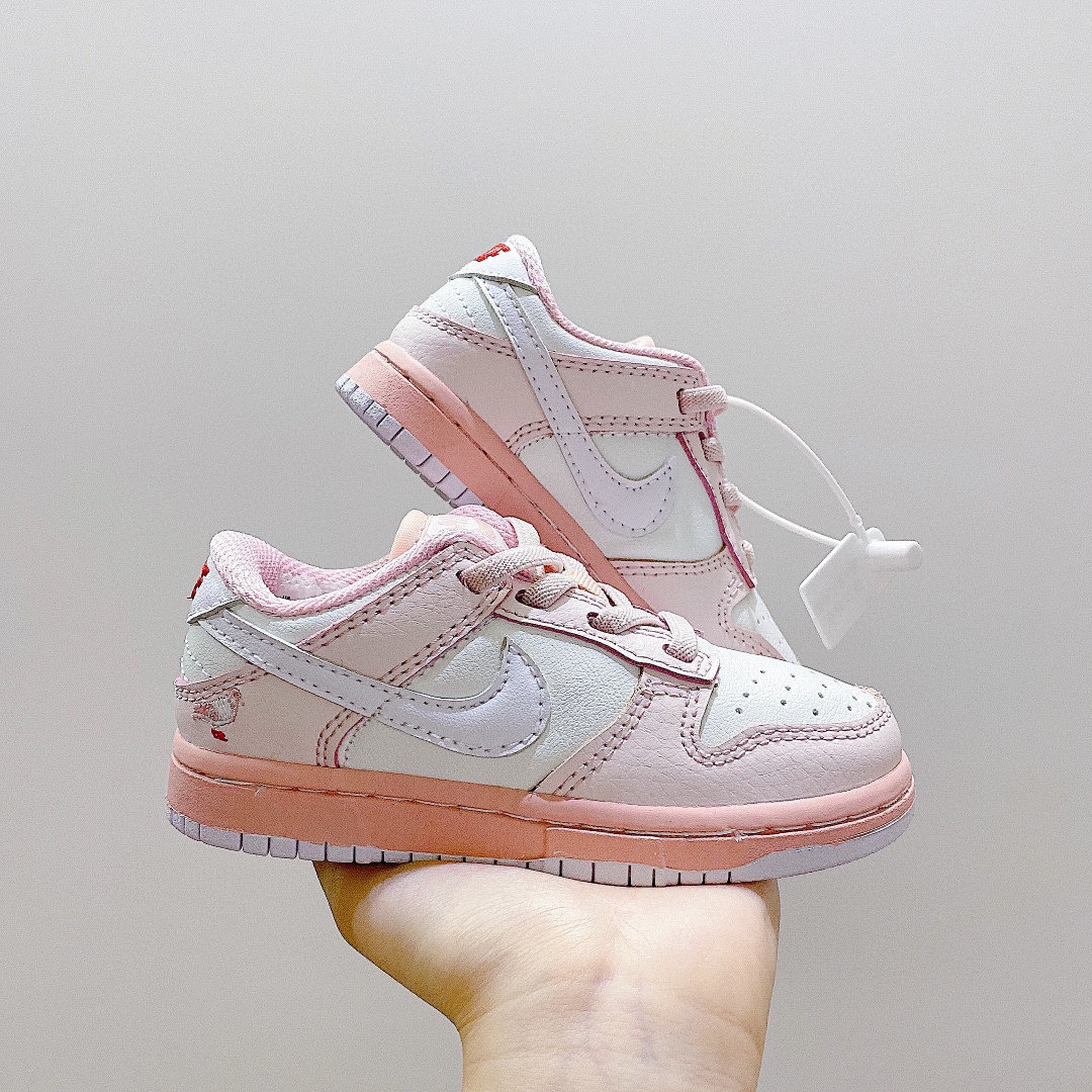 图片[7]-调价 NK SB Dunk亲子板鞋，尺码：24-39 限定新配色❤火遍全世界🔥🔥🔥完爆市场，市面唯一正确版💥💥彻底被问炸了👏🏻👏🏻刷新迄今为止童鞋的最高纪录🥇外观我打100分！舒适度爆棚，搭配指数五颗星⭐⭐⭐⭐⭐给娃安排上↑-选品中心