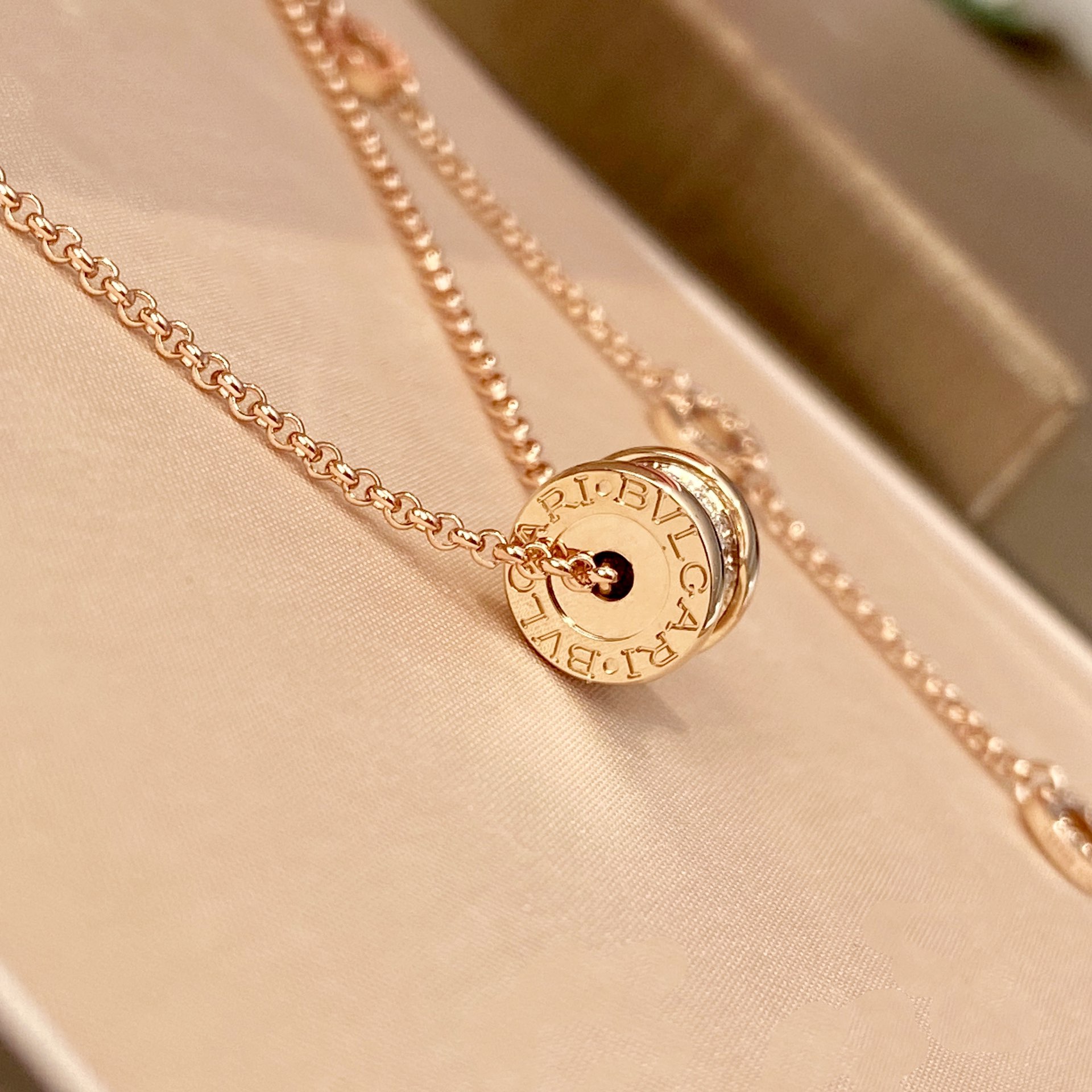 BVLGARI Pavé Diamond Pendant Necklace - Comprehensive 3