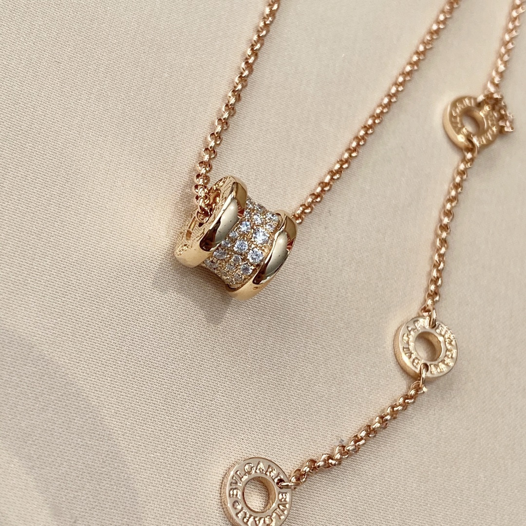 BVLGARI Pavé Diamond Pendant Necklace - Comprehensive 4