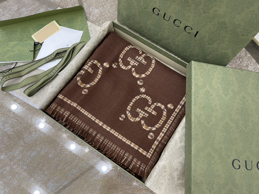 GUCCI古驰经典GG图案100%羊毛长巾