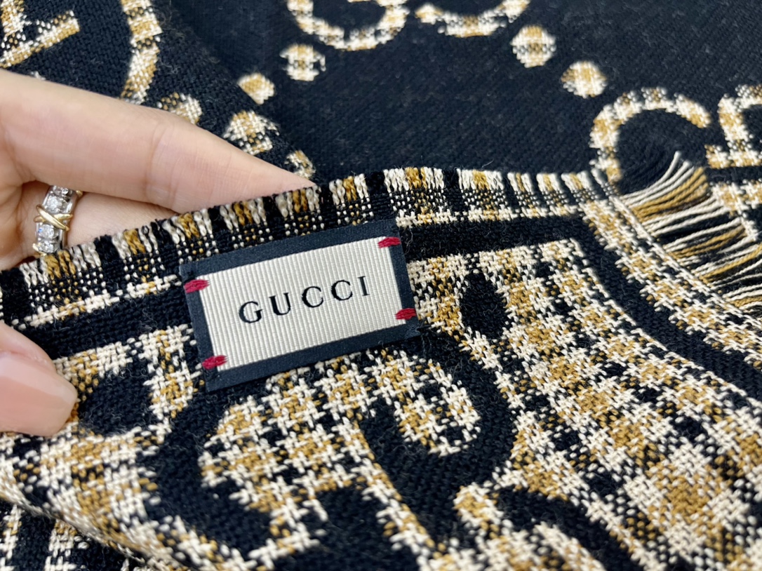 GUCCI古驰经典GG图案100%羊毛长巾