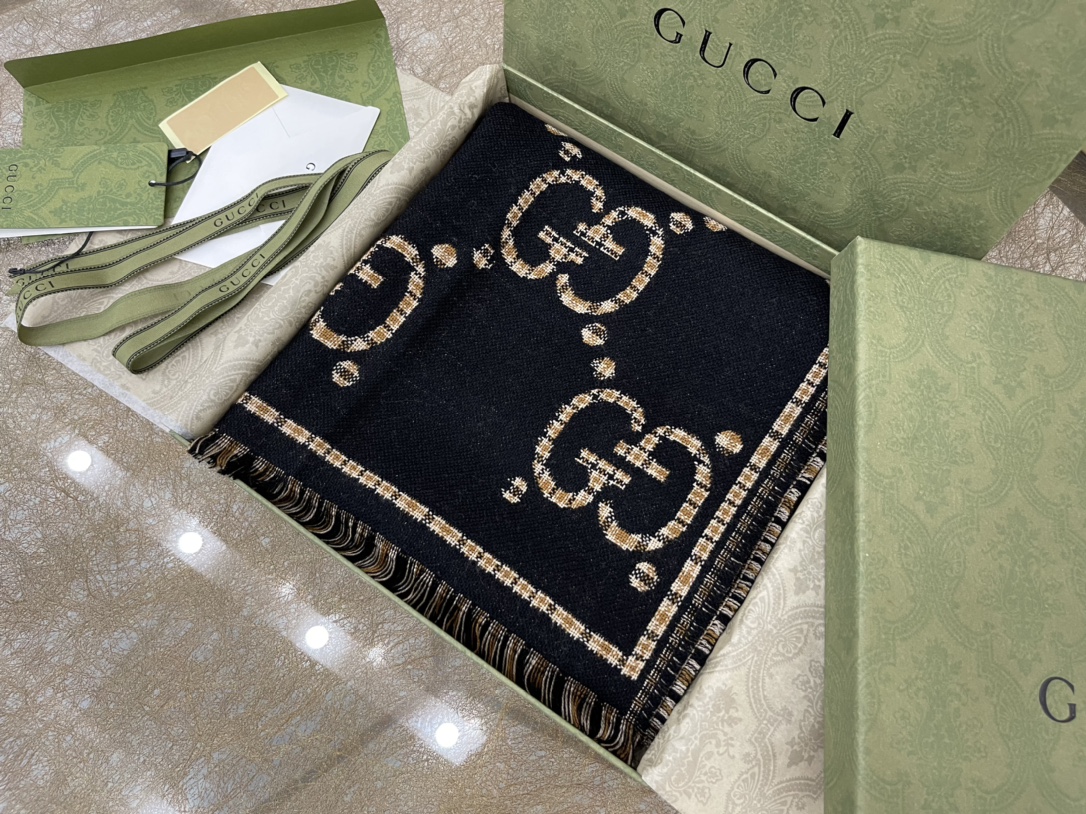 GUCCI古驰经典GG图案100%羊毛长巾