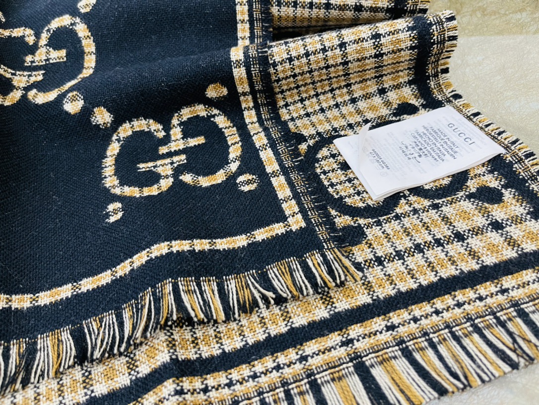 GUCCI古驰经典GG图案100%羊毛长巾