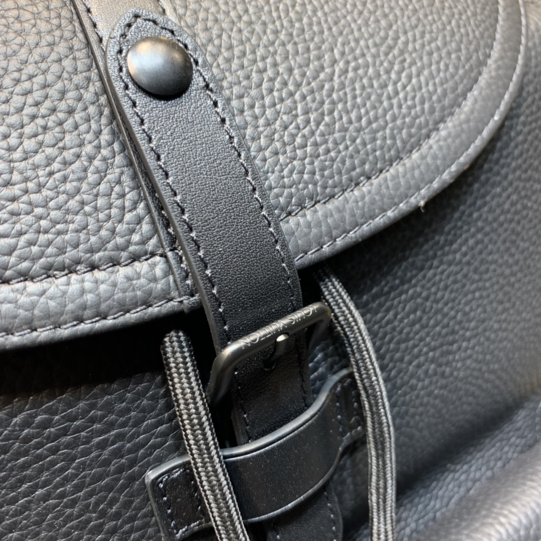 [Backpacks]This backpack reproduces the classic Christopher backpack design wi