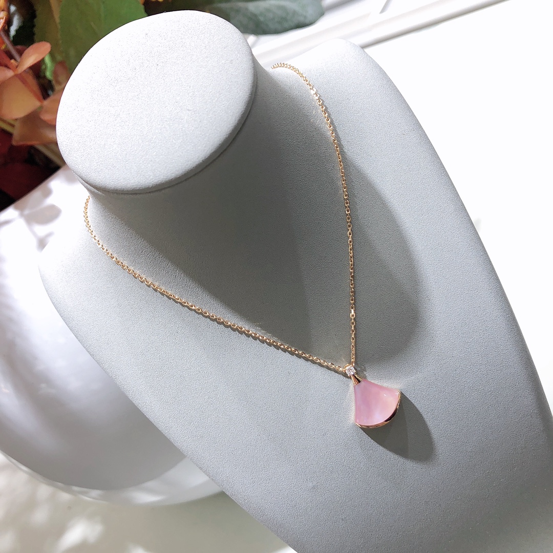 NO:634730,Baojia imported pink shell skirt necklace each presents different textures under different light sources 88230, skirts, necklace, Cartier high-end jewelry19860909宝家进口粉贝小裙项链 每个在不同光源下呈现不同质感88230,,skirts,necklace,卡迪亚高端饰品,Jewelry