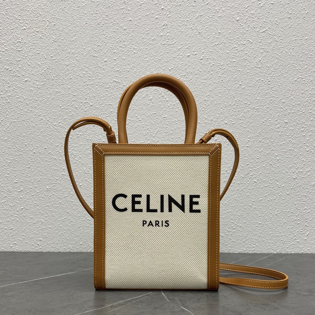 NO:201384,Genuine Triomphe Mini Tote with Elf, it's simply too cute. Come to the public and the beauty, the charming model number that cannot be stopped 193302. The white sequin size 17-20-6, 194372, Celine, celine, celine19860909正品级 Triomphe Mini Tote 搭配小精灵 简直不要太可爱啦啦 涉猎广众集美们 停止不了的魅力款号193302 麻布白尺寸17-20-6,194372,赛琳celine,celine,celine,Bag