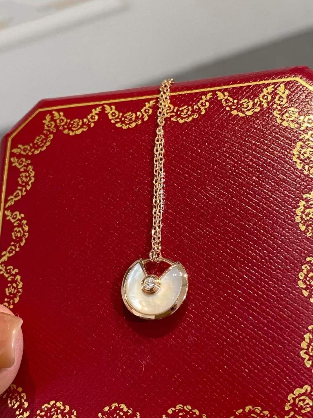 Cartier Cartier卡地亚 白贝护身符锁骨项链
