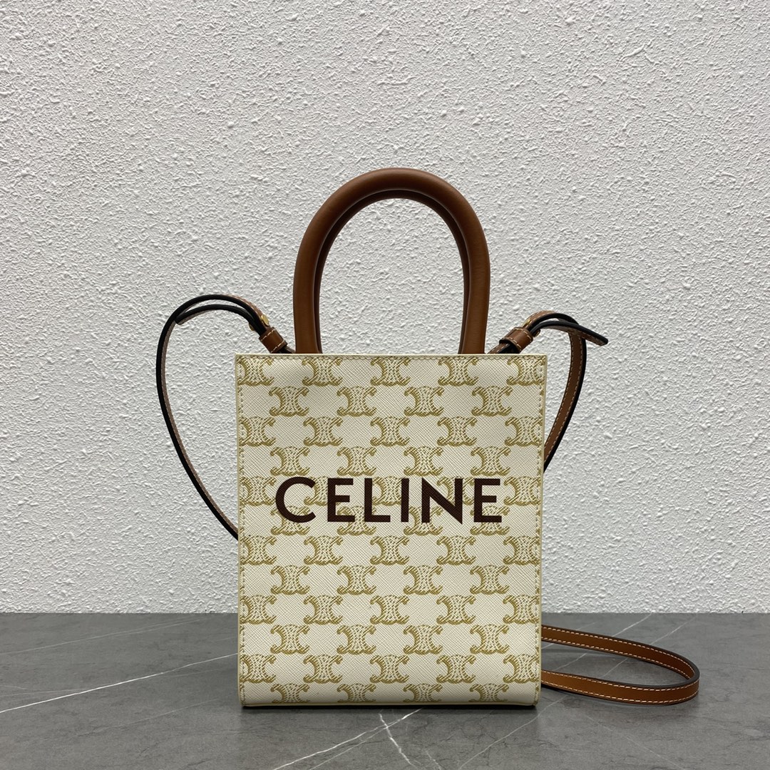NO:201380,Genuine Triomphe Mini Tote with Elf, it's simply too cute. It's so charming. It's 194372 beige yellow crane brown size 17-20-6P, Celine, celine, celine19860909正品级 Triomphe Mini Tote 搭配小精灵 简直不要太可爱啦啦 涉猎广众集美们 停止不了的魅力款号194372米黄 黄鹤棕尺寸17-20-6P,赛琳celine,celine,celine,Bag