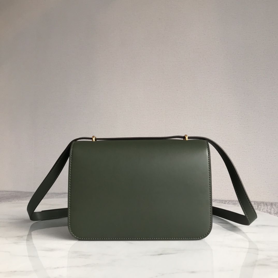 Tory Burch ～Tory Burch今年最火Eleanor系列是秀场款包包 也是 Tory Burch家的高端系列了