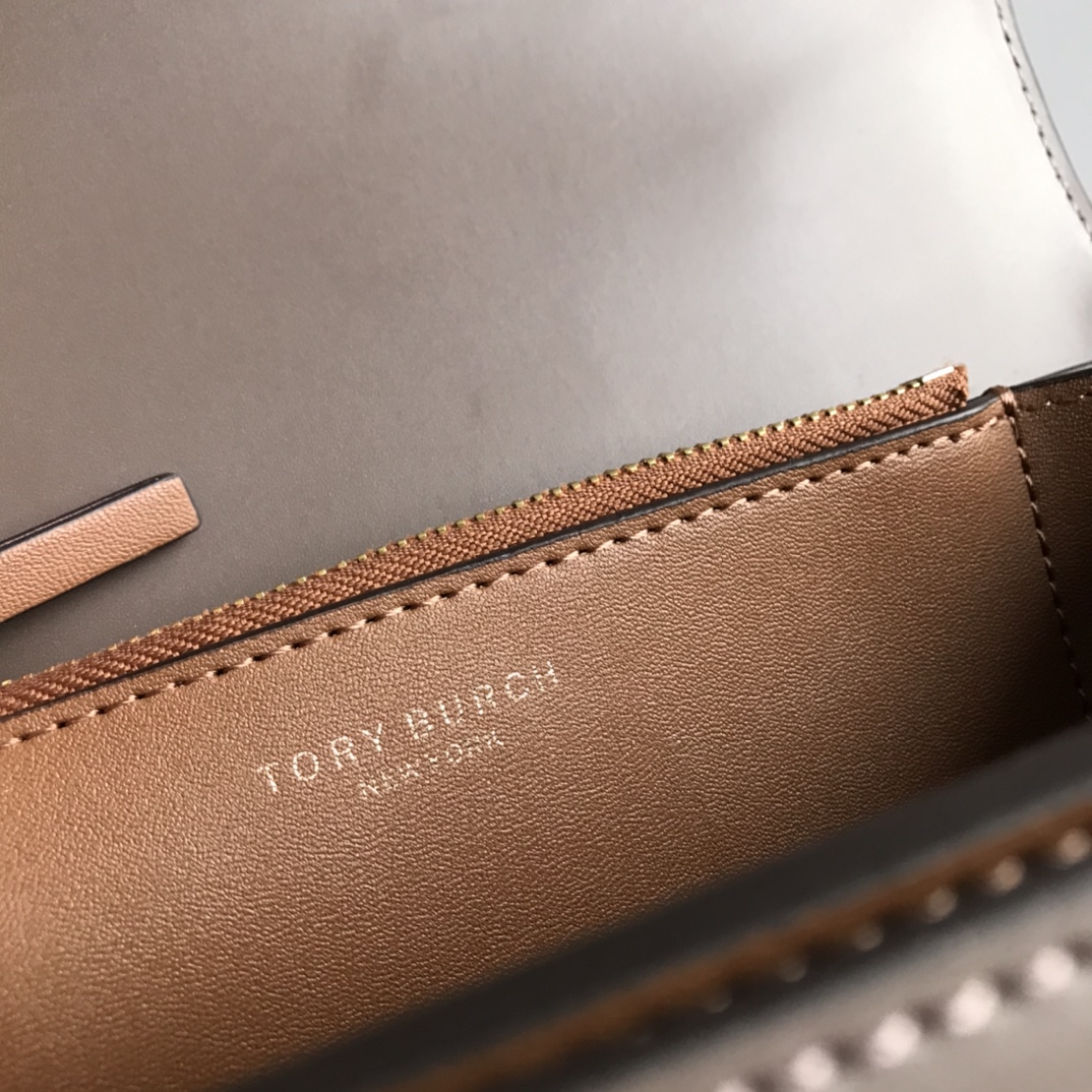 Tory Burch ～Tory Burch今年最火Eleanor系列是秀场款包包 也是 Tory Burch家的高端系列了